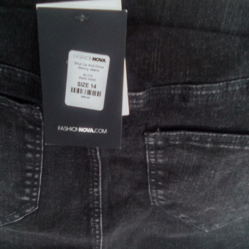 FASHION NOVA SHUT UP AND DRIVE SKINNY JEANS 🙎‍♀️😍 - Picture 6 of 7